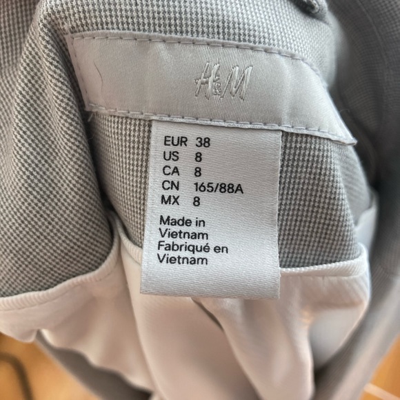 grey blazer with one button - Picture 2 of 3